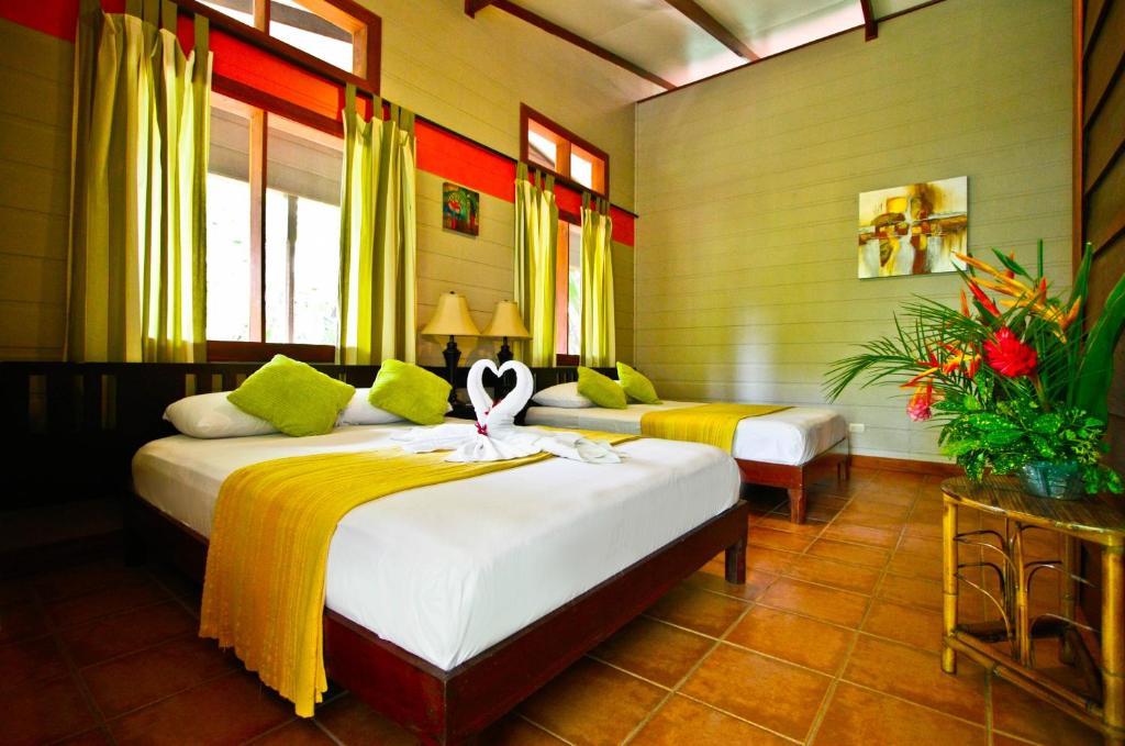 Pachira Lodge Tortuguero Phòng bức ảnh